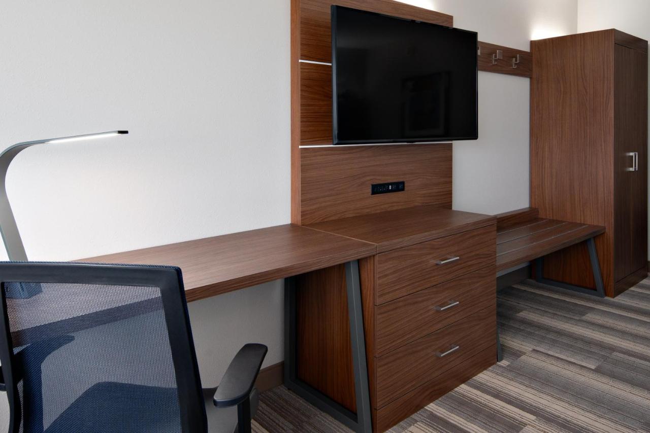 Room with Two Beds - Hearing Accessible - Non-Smoking at Holiday Inn Express & Suites Elkhorn - Lake Geneva Area, an IHG Hotel