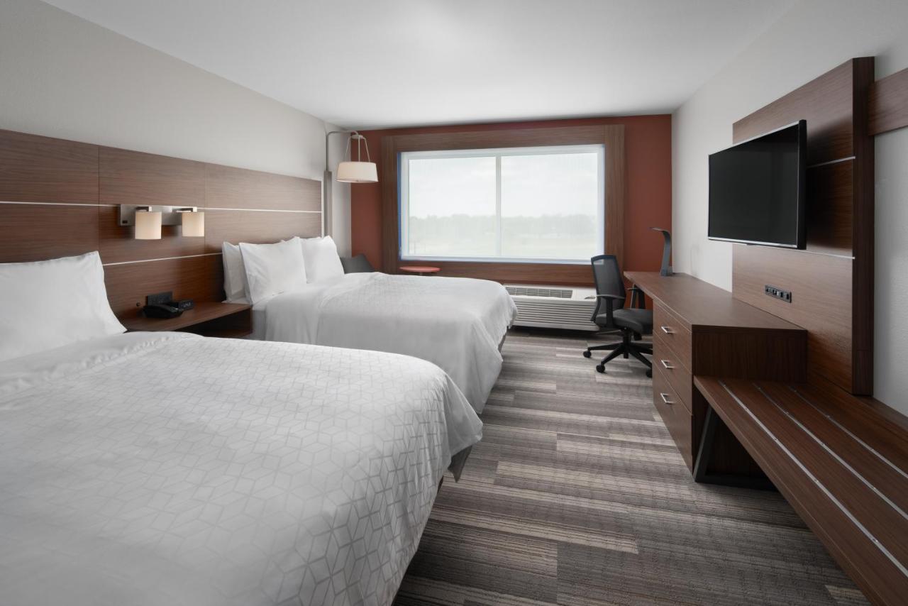 Room with Two Beds - Hearing Accessible - Non-Smoking at Holiday Inn Express & Suites Elkhorn - Lake Geneva Area, an IHG Hotel