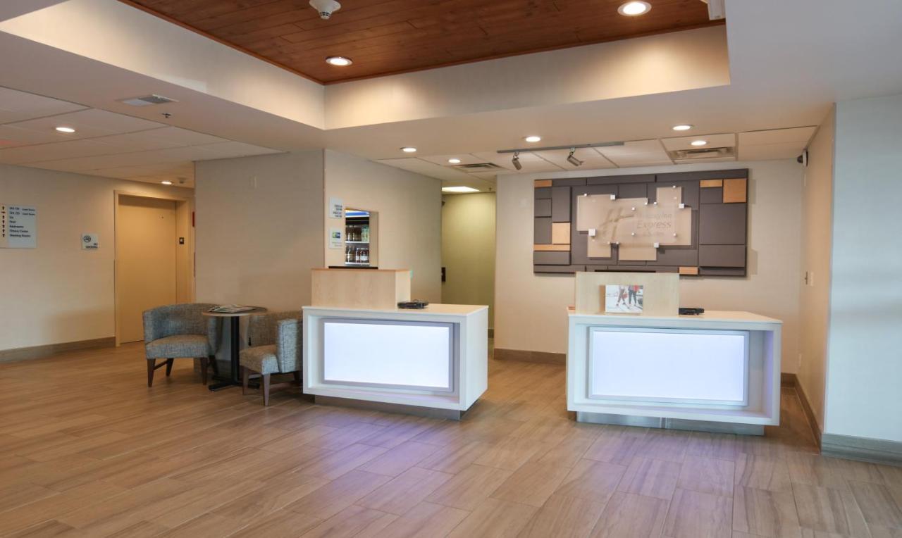 | Holiday Inn Express Hotel & Suites Cincinnati Southeast Newport, an IHG Hotel