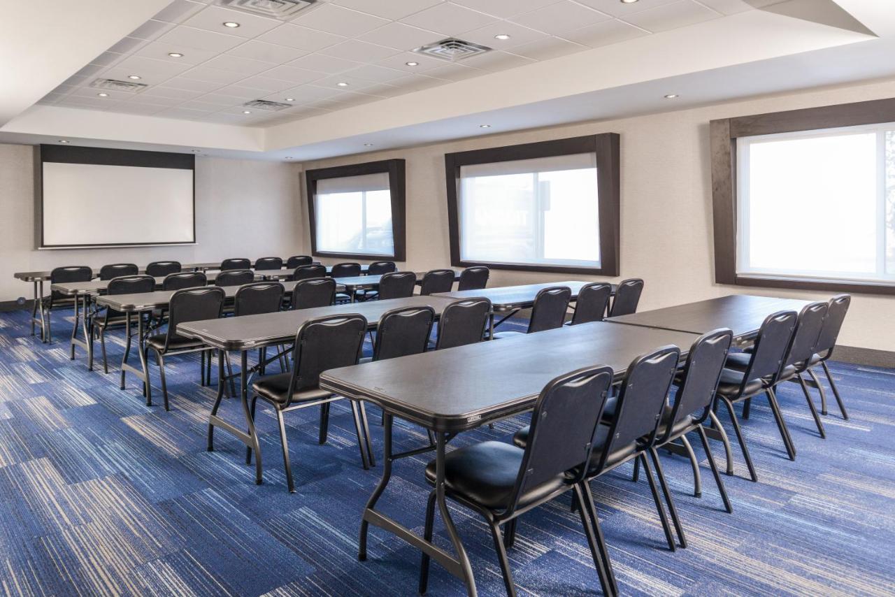 | Holiday Inn Express & Suites - Kansas City - Lee's Summit, an IHG Hotel