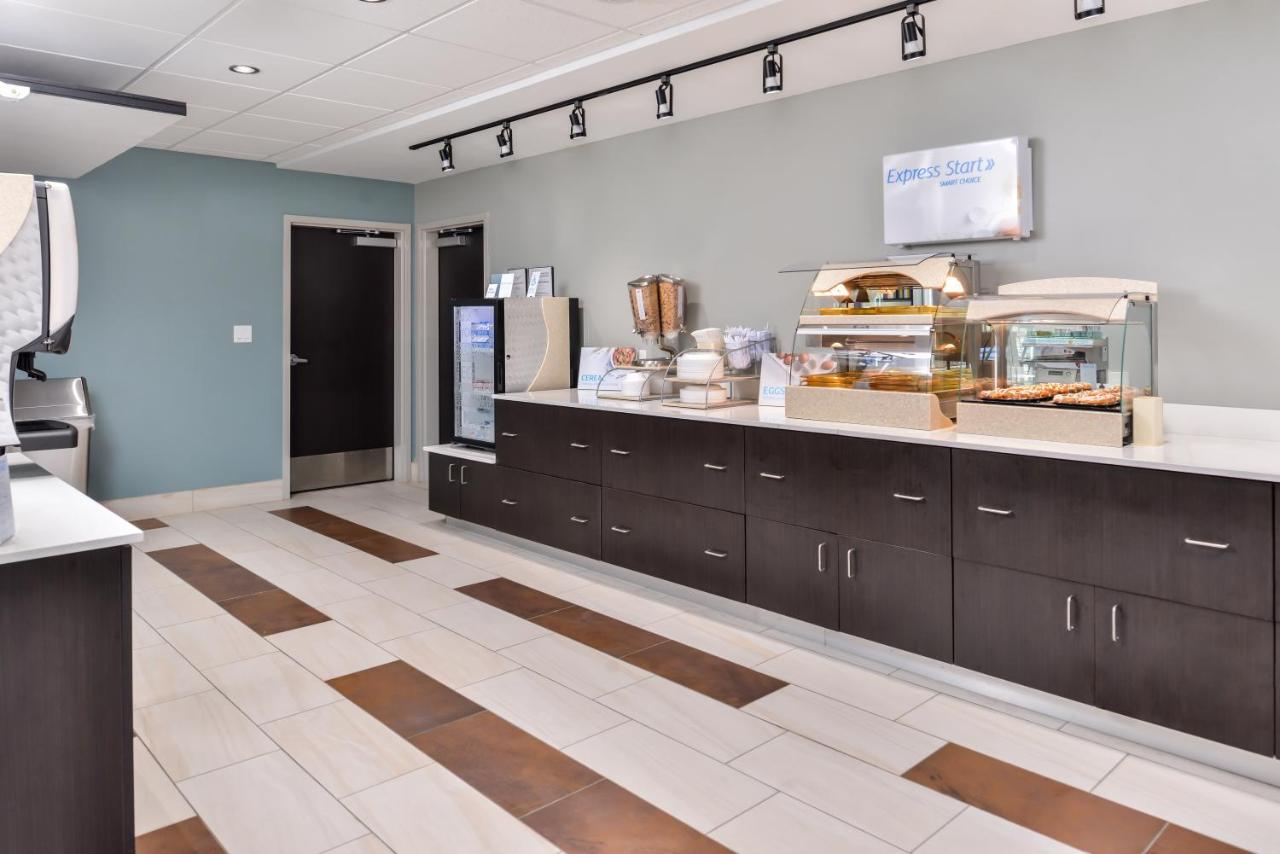 | Holiday Inn Express & Suites - Kansas City - Lee's Summit, an IHG Hotel