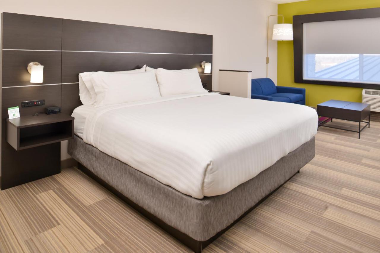 | Holiday Inn Express & Suites - Kansas City - Lee's Summit, an IHG Hotel