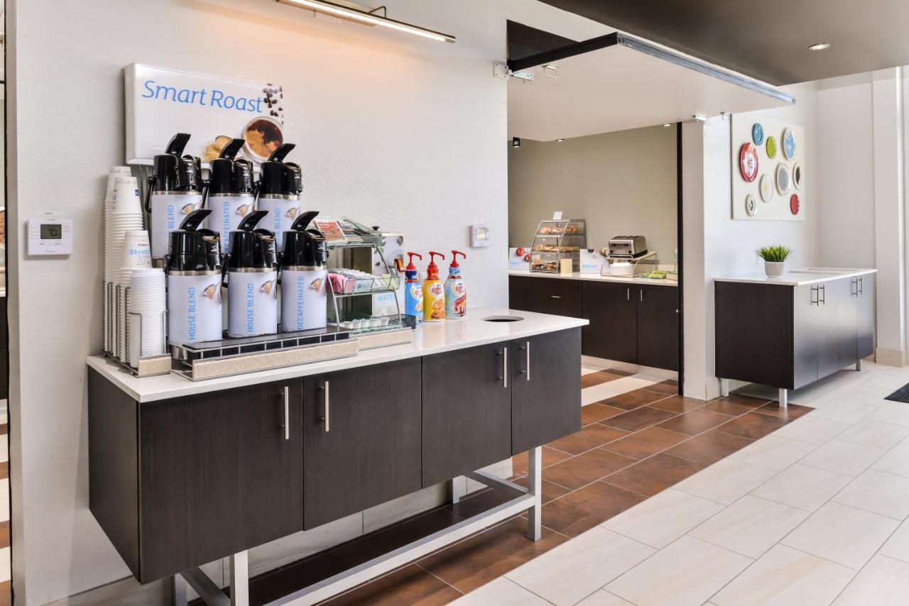 | Holiday Inn Express & Suites - Kansas City - Lee's Summit, an IHG Hotel