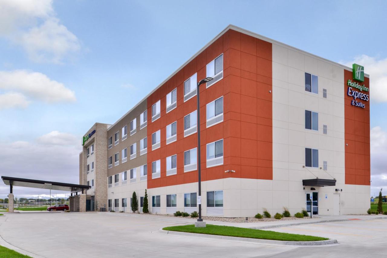| Holiday Inn Express & Suites - Kansas City - Lee's Summit, an IHG Hotel