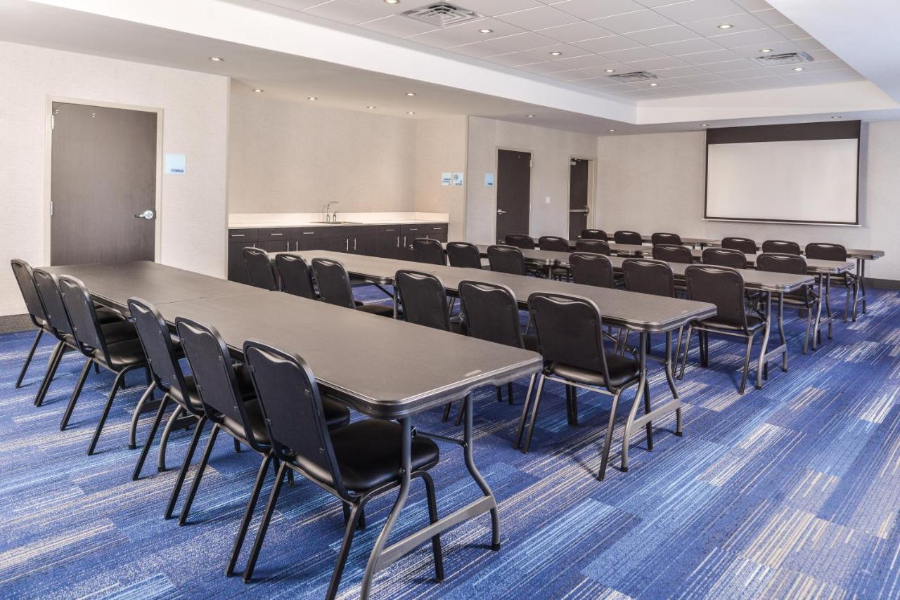 | Holiday Inn Express & Suites - Kansas City - Lee's Summit, an IHG Hotel