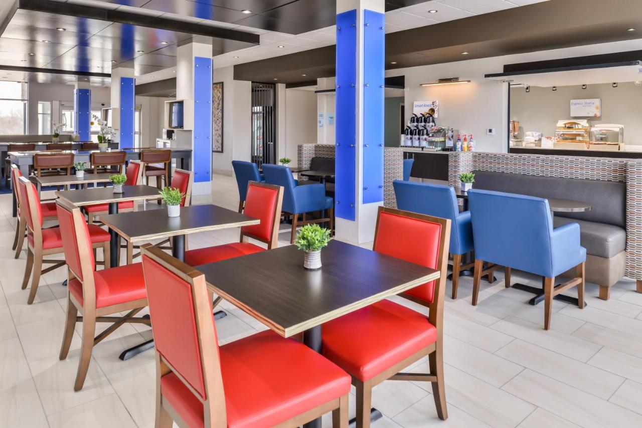 | Holiday Inn Express & Suites - Kansas City - Lee's Summit, an IHG Hotel