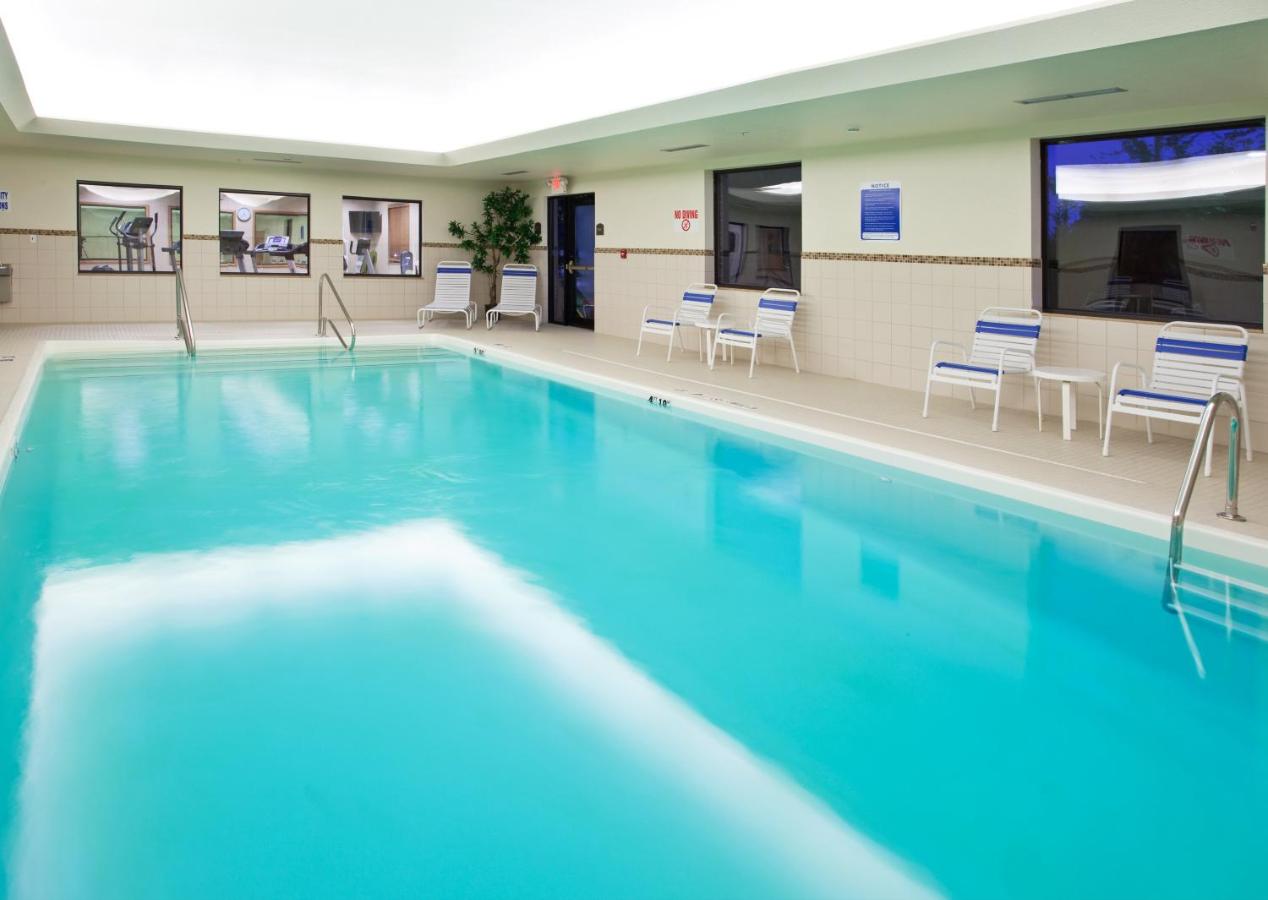 | Holiday Inn Express Hotel & Suites Chesterfield - Selfridge Area, an IHG Hotel