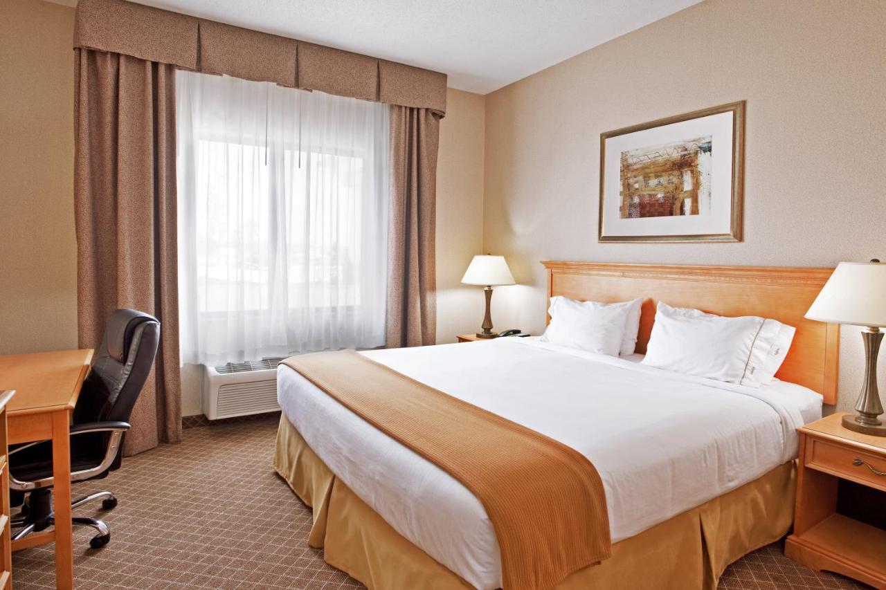 | Holiday Inn Express Hotel & Suites Chesterfield - Selfridge Area, an IHG Hotel