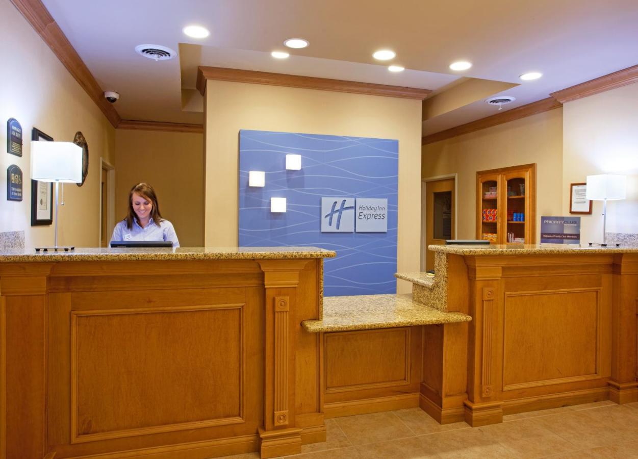 | Holiday Inn Express Hotel & Suites Chesterfield - Selfridge Area, an IHG Hotel