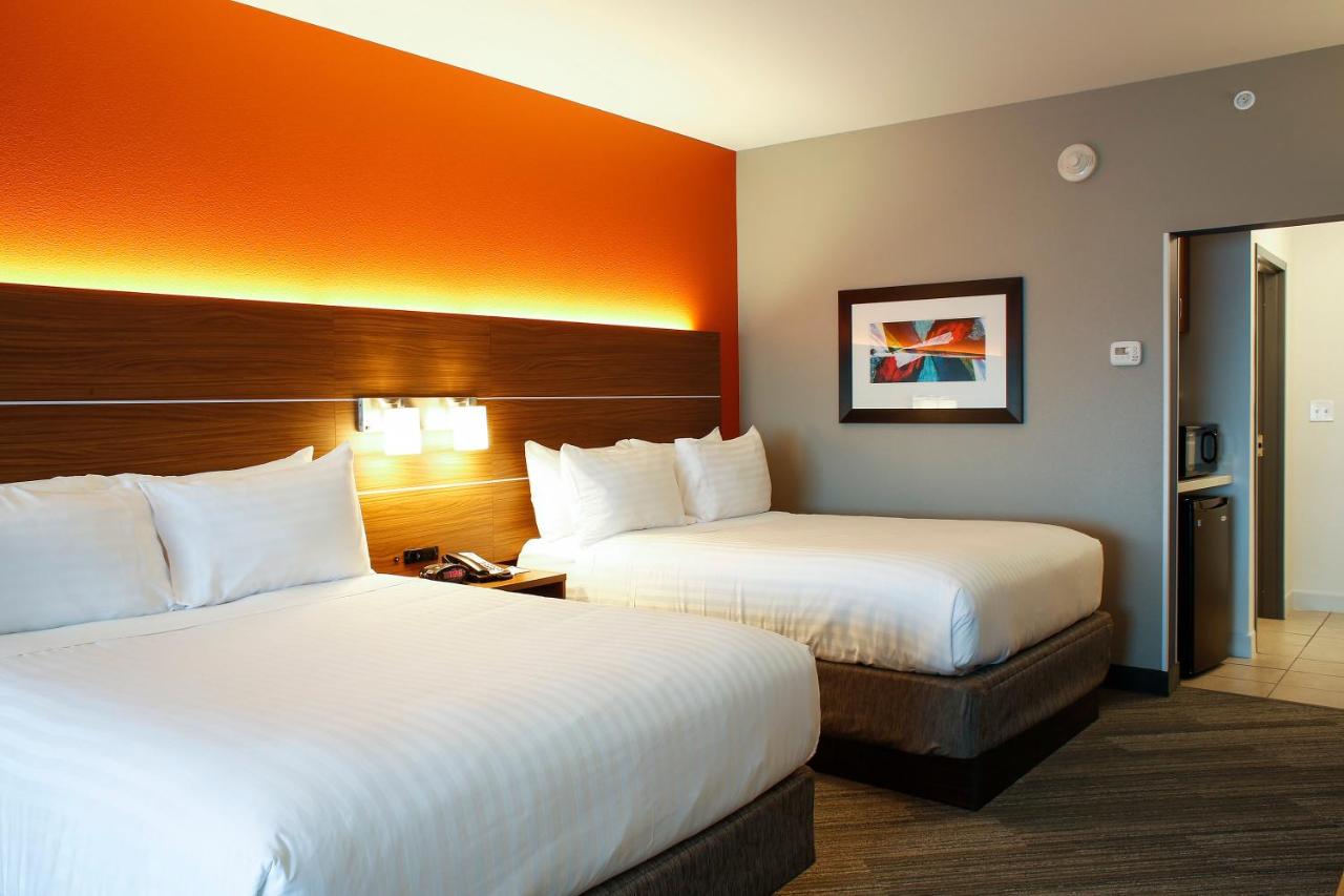 Queen Room with Two Queen Beds - Disability Access at Holiday Inn Express & Suites Louisville Downtown by IHG