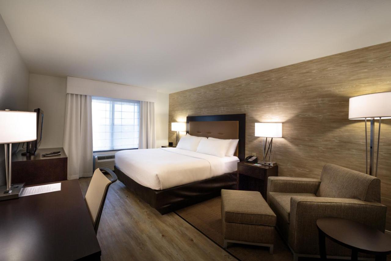 King Room - Non-Smoking at Holiday Inn Bloomington-Airport, an IHG Hotel