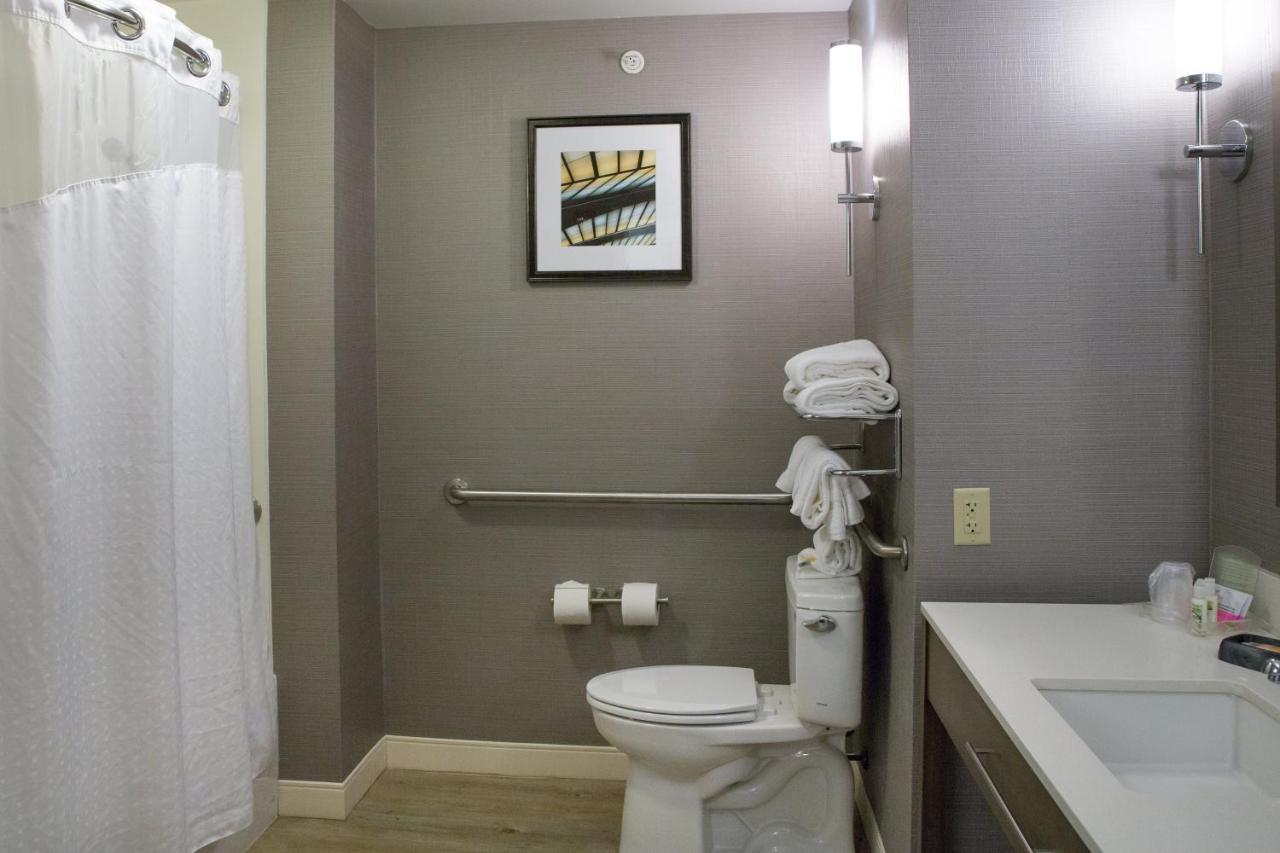 Deluxe Suite - Disability Access at Holiday Inn Bloomington-Airport, an IHG Hotel