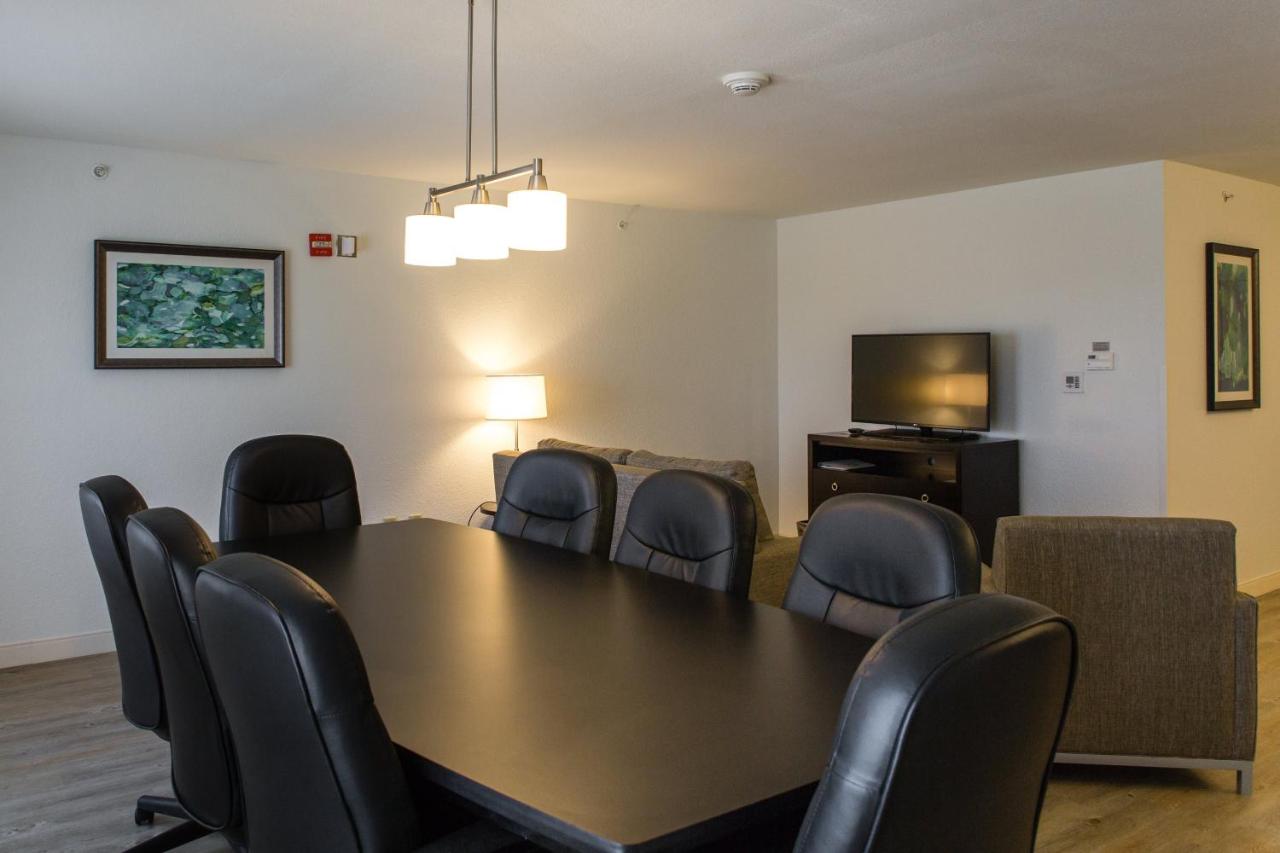Deluxe Suite - Disability Access at Holiday Inn Bloomington-Airport, an IHG Hotel