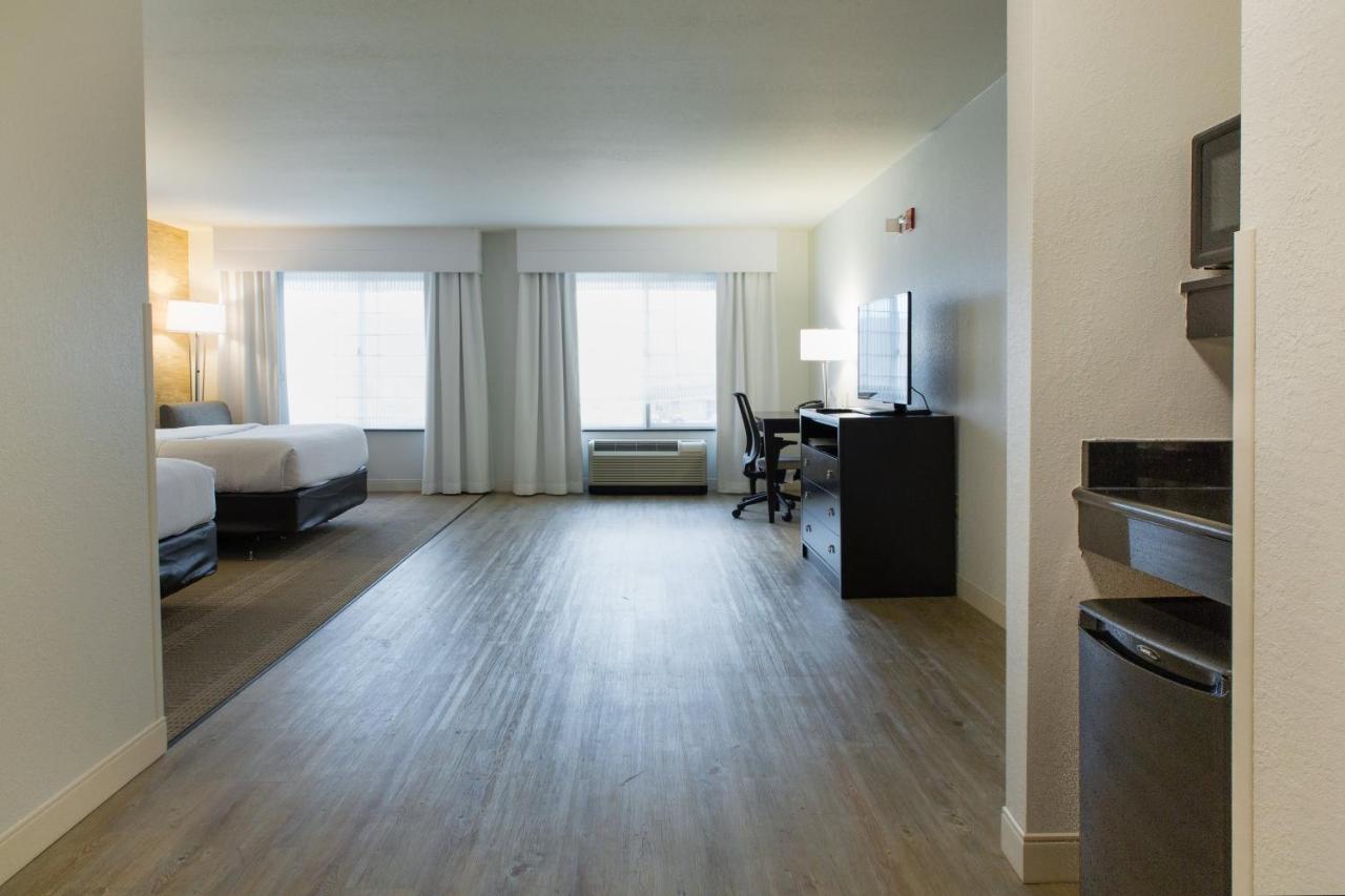 Twin Room - Disability Access at Holiday Inn Bloomington-Airport, an IHG Hotel