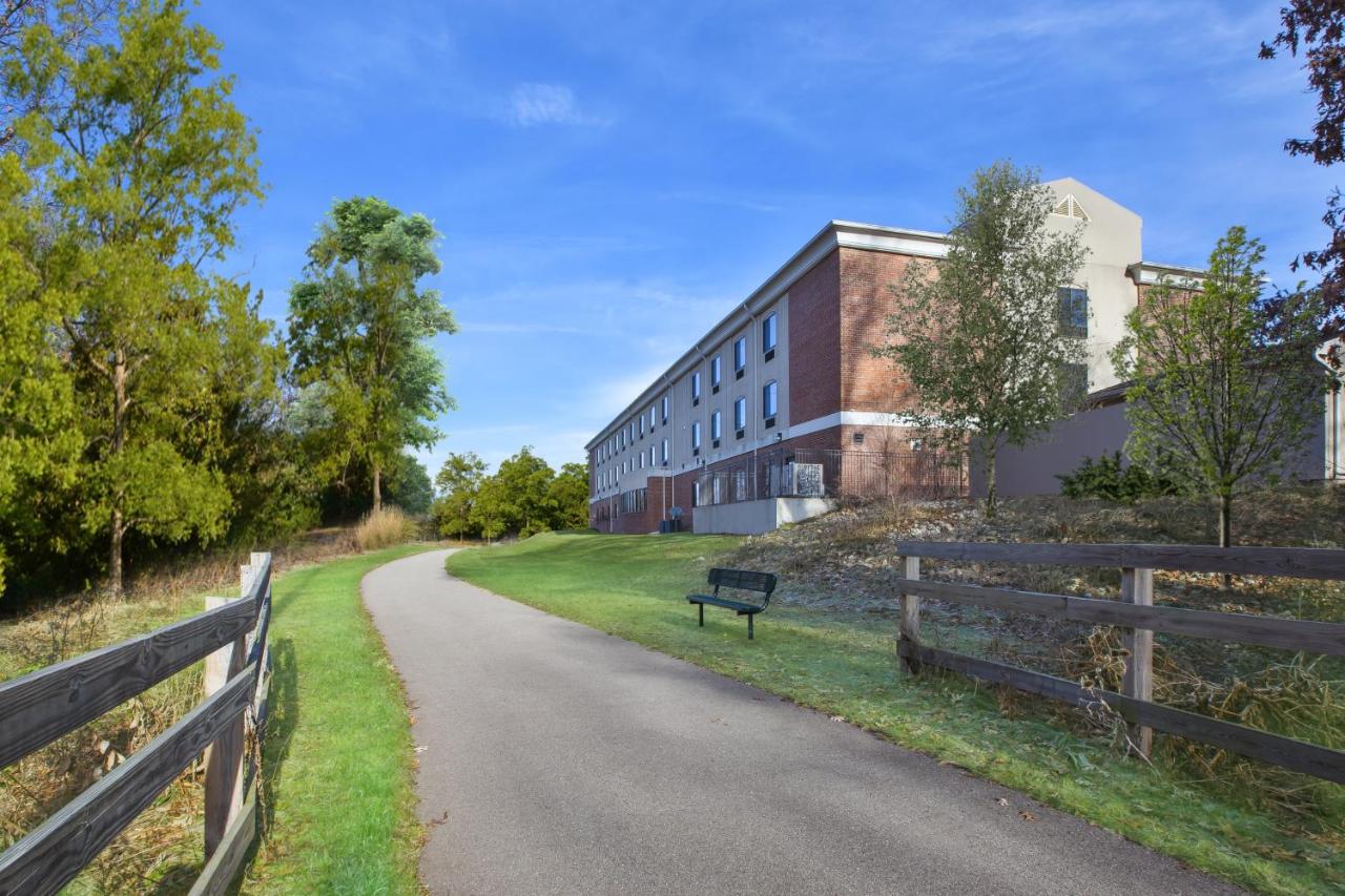 | Holiday Inn Express Niles, an IHG Hotel