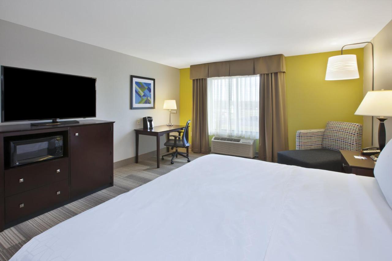 | Holiday Inn Express Niles, an IHG Hotel