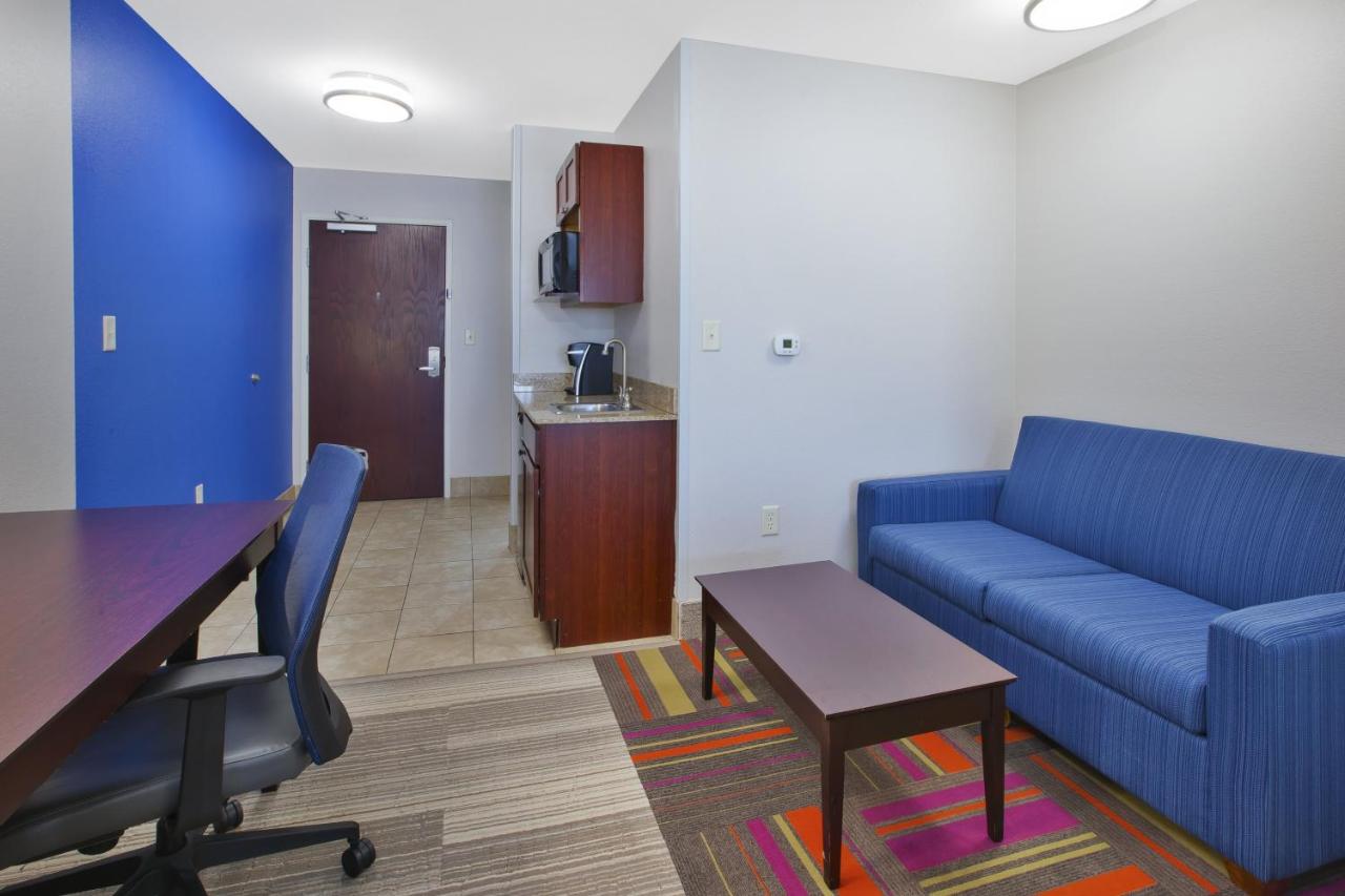 | Holiday Inn Express Niles, an IHG Hotel