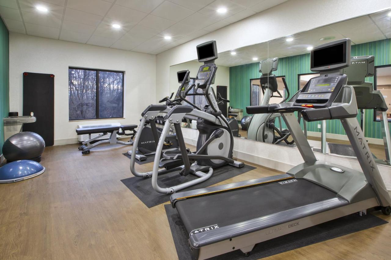 | Holiday Inn Express Niles, an IHG Hotel