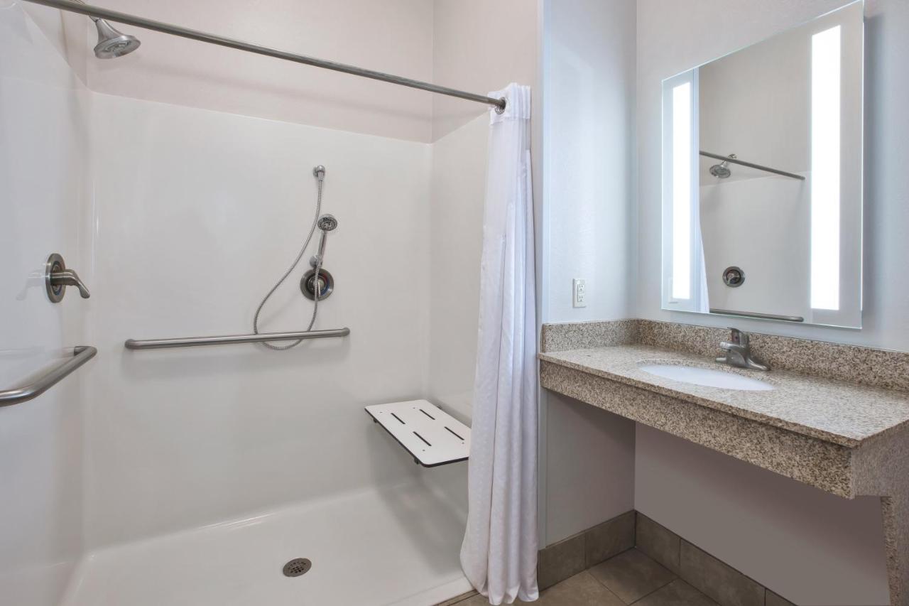 | Holiday Inn Express Niles, an IHG Hotel