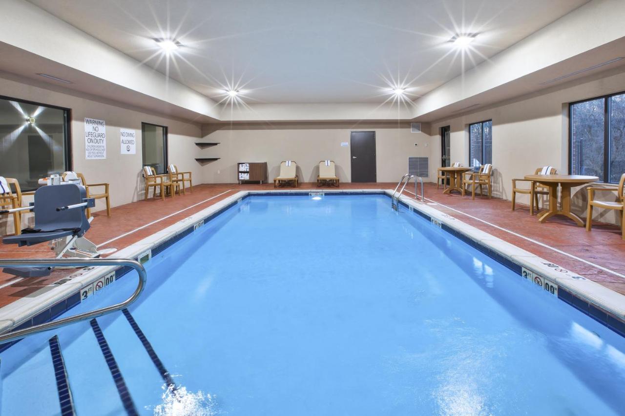 | Holiday Inn Express Niles, an IHG Hotel