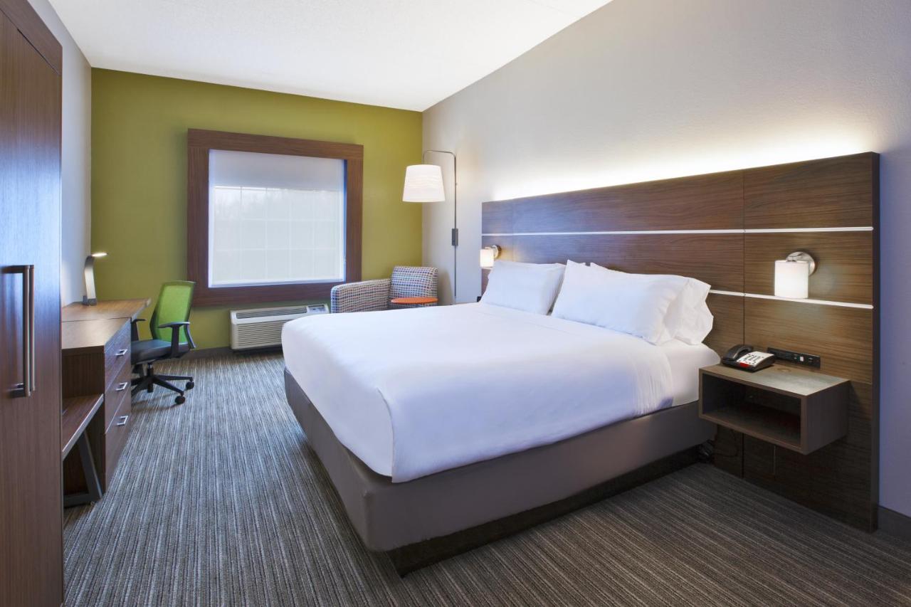 King Room - Non-Smoking at Holiday Inn Express & Suites Manchester by IHG