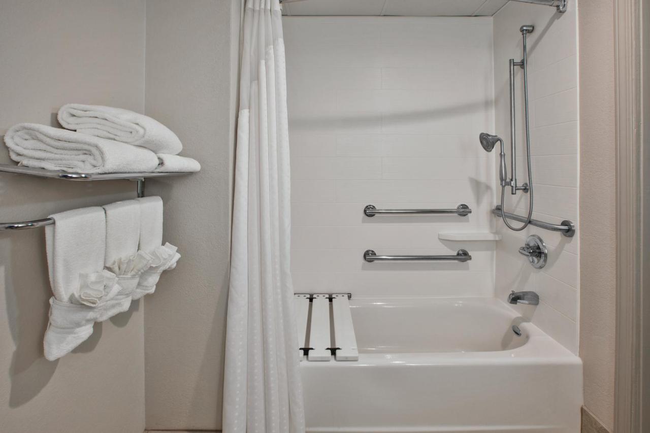 Deluxe King Room with Mobility Accessible Tub - Non-Smoking at Holiday Inn Express & Suites Manchester by IHG