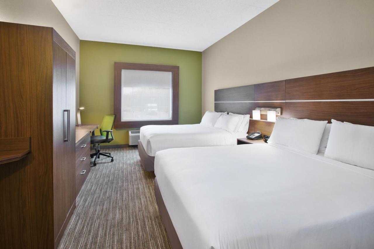 Double Room with Two Double Beds and Bath Tub - Disability Access/ Non-Smoking at Holiday Inn Express & Suites Manchester by IHG