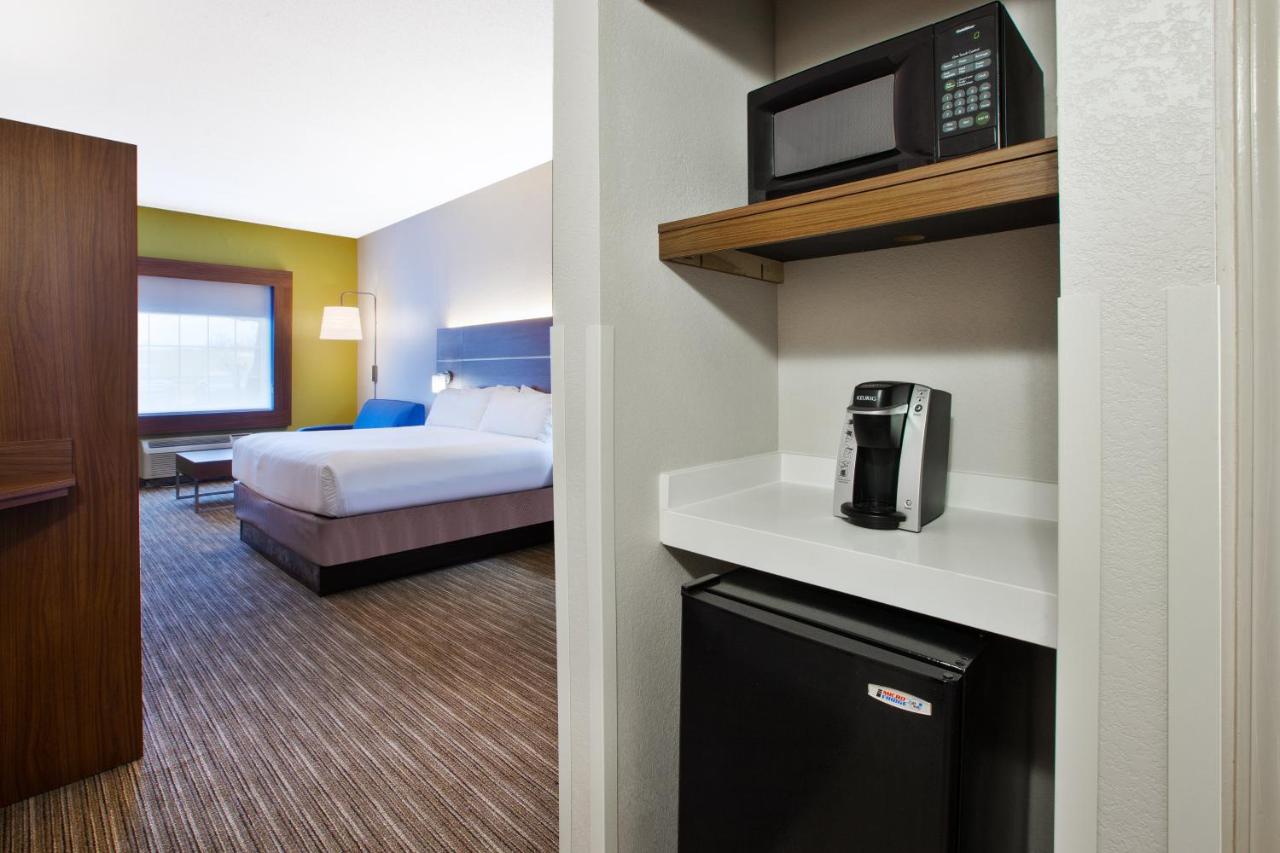 Queen Suite - Non-Smoking at Holiday Inn Express & Suites Manchester by IHG