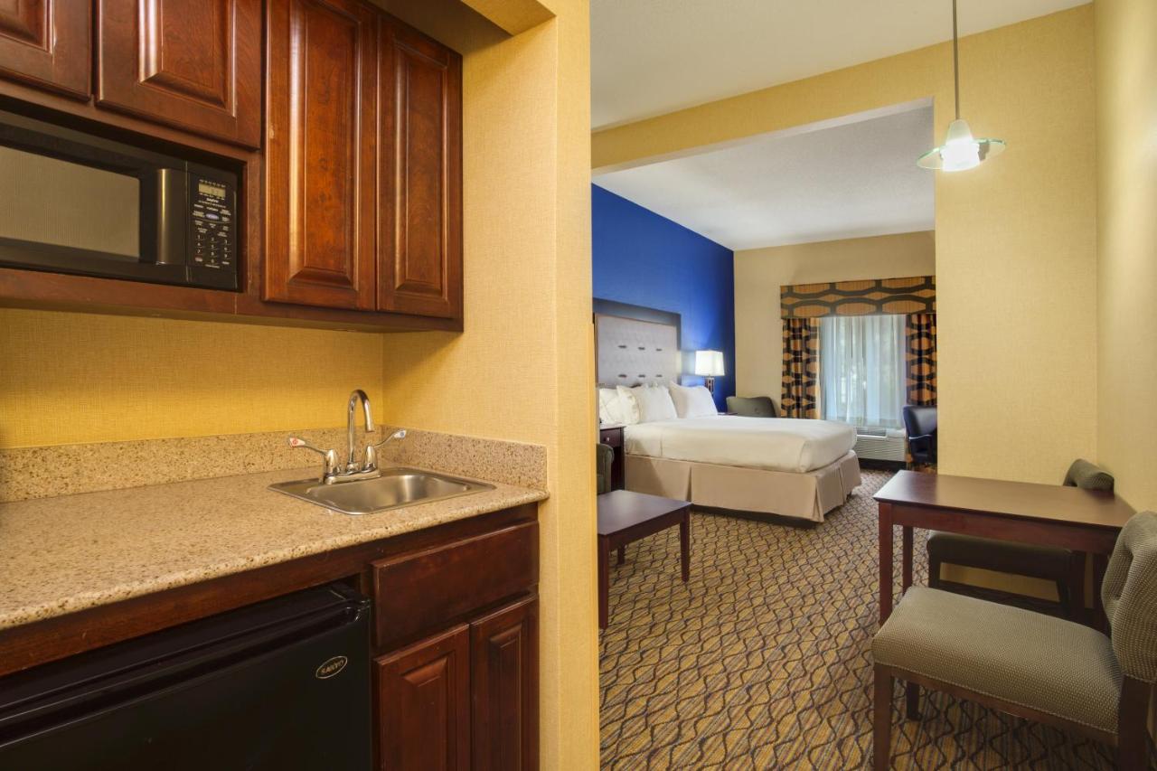  | Holiday Inn Express Tower Center New Brunswick, an IHG Hotel