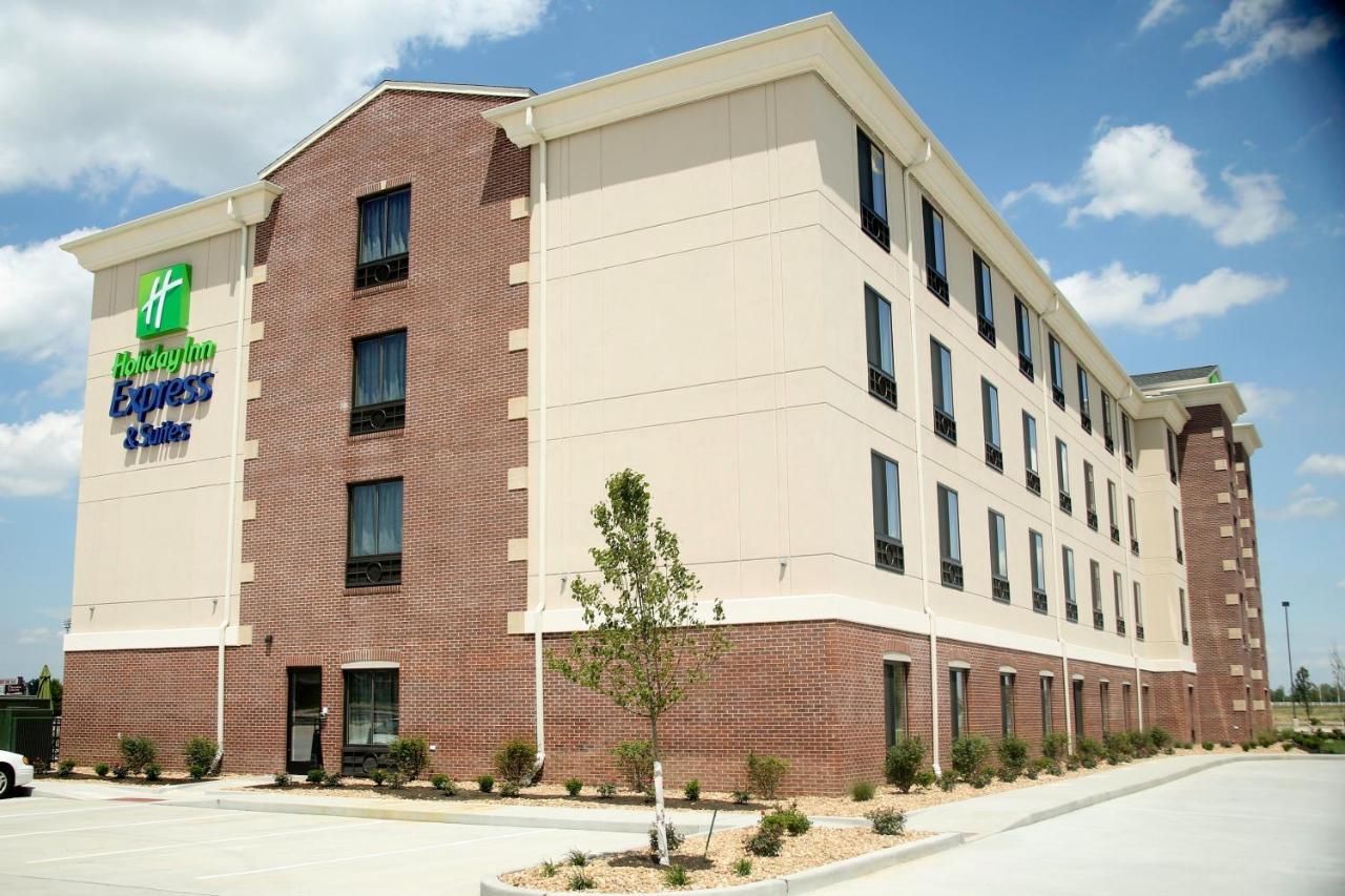 | Holiday Inn Express Hotel & Suites Marion Northeast, an IHG Hotel