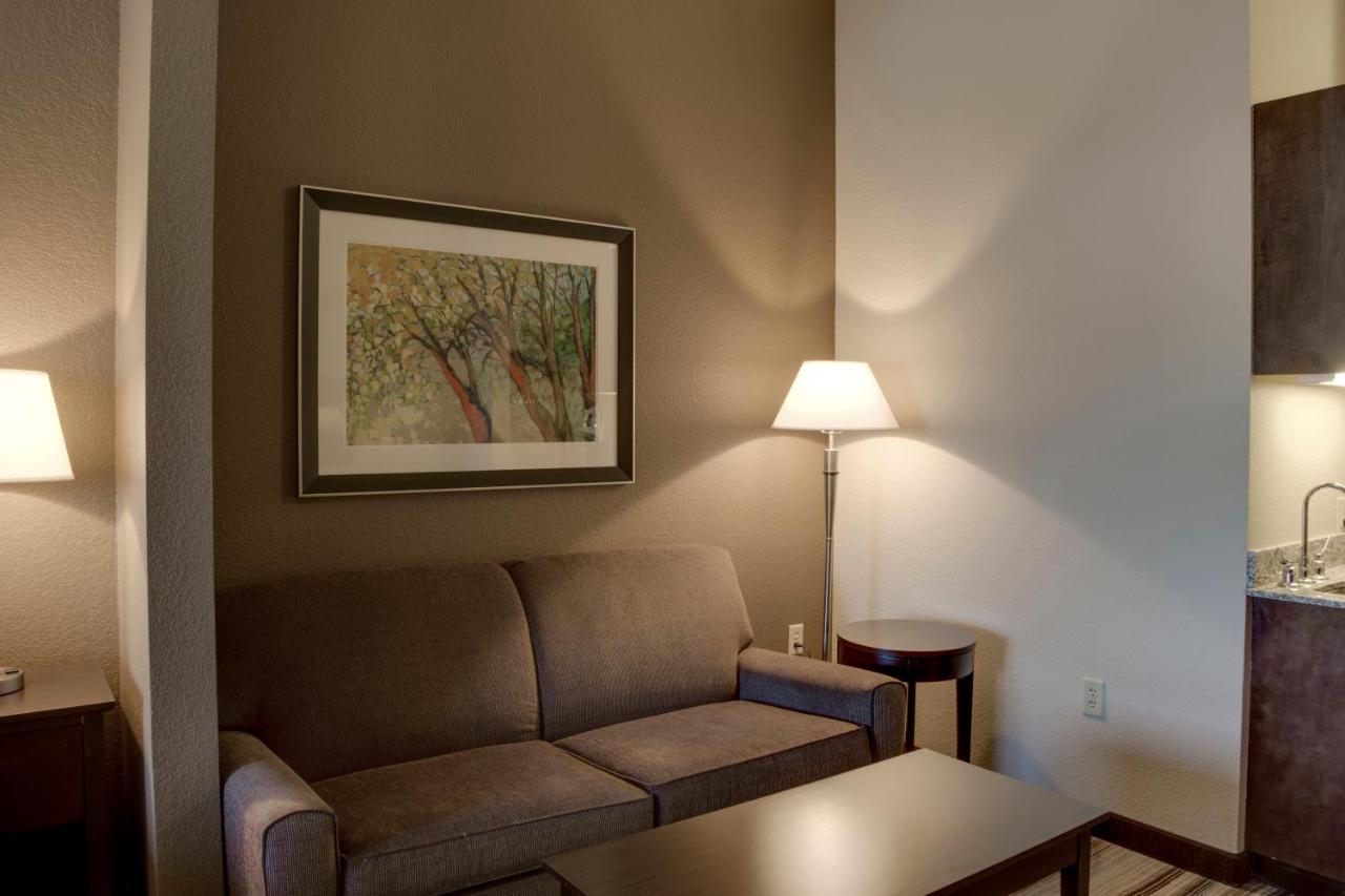 Suite - Hearing Accessible - Non-Smoking at Holiday Inn Express & Suites Nevada by IHG
