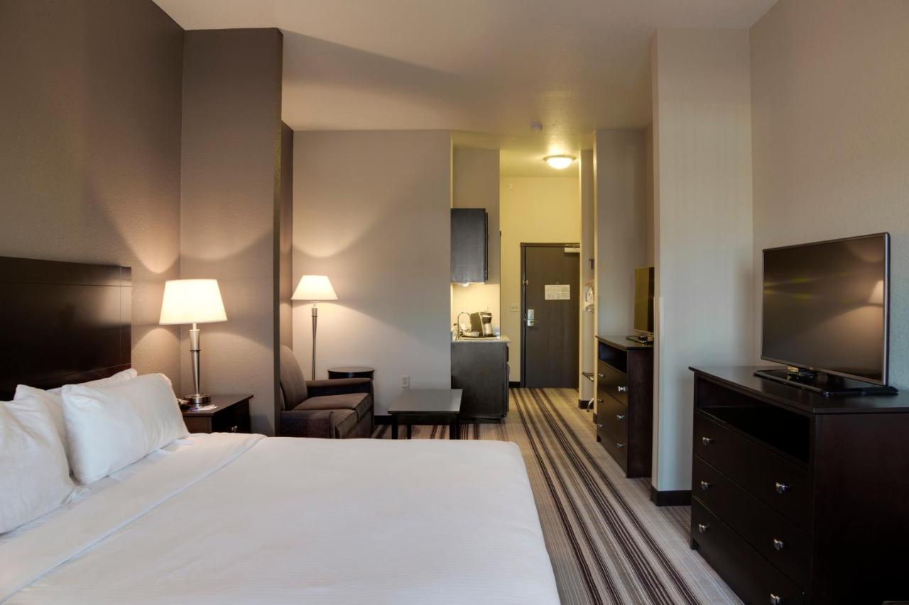 King Suite - Non-Smoking at Holiday Inn Express & Suites Nevada by IHG