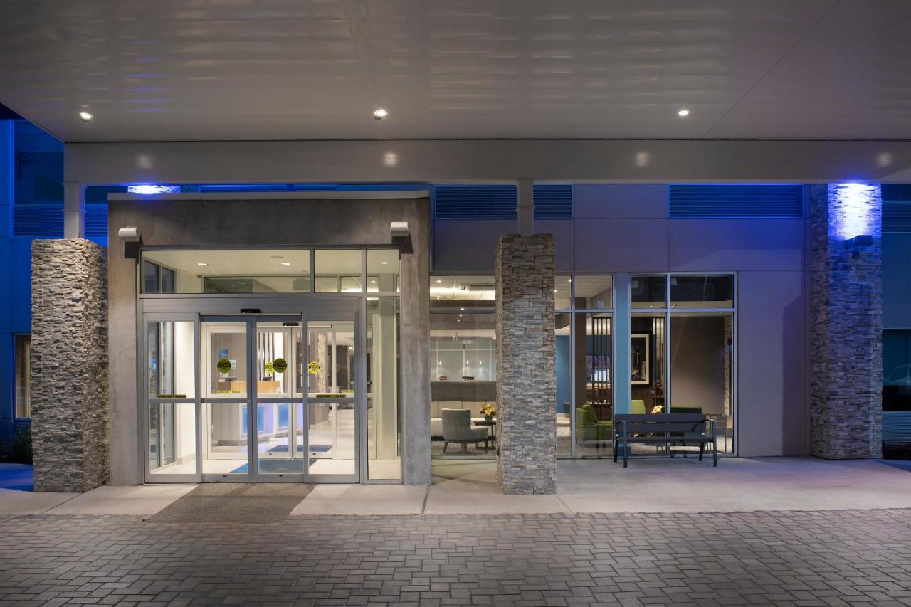  | Holiday Inn Express and Suites North Brunswick