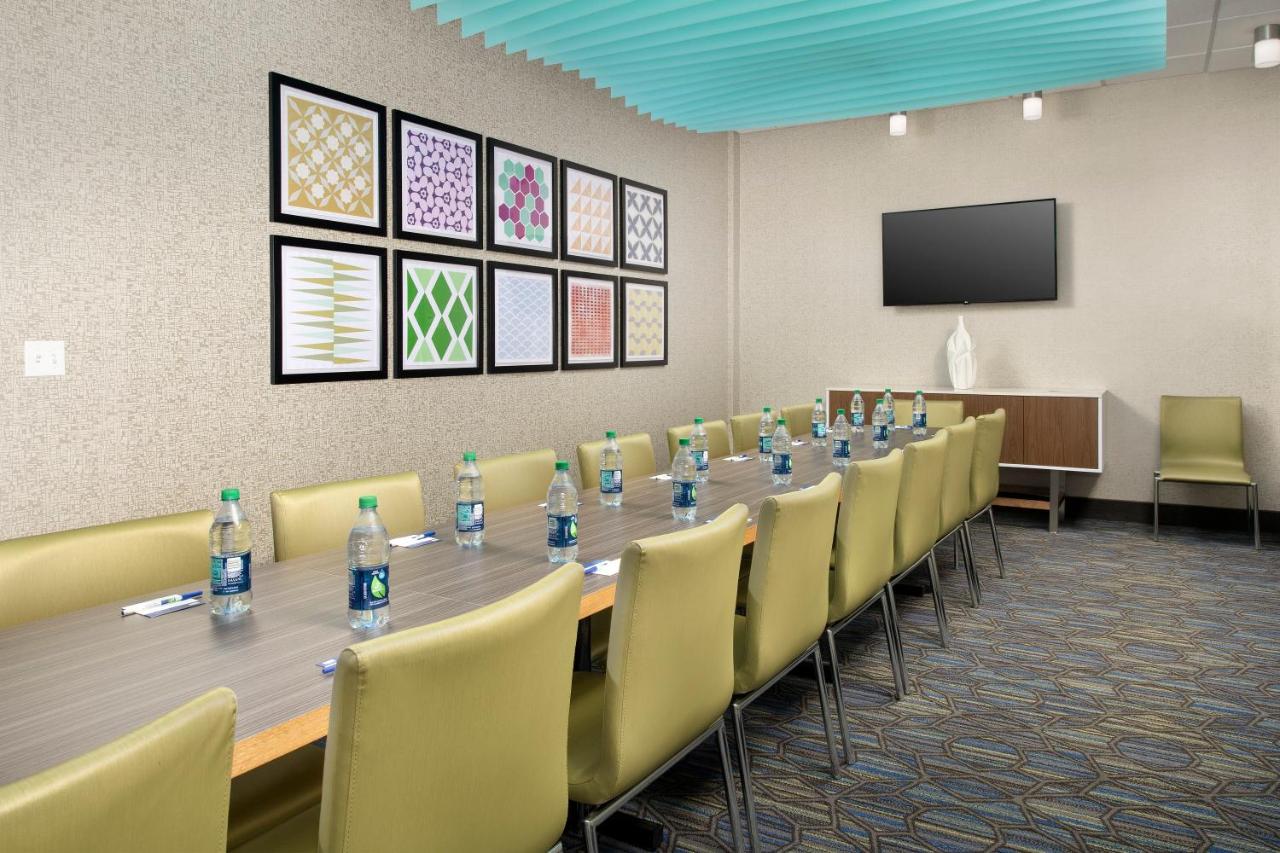 | Holiday Inn Express & Suites - North Brunswick, an IHG Hotel