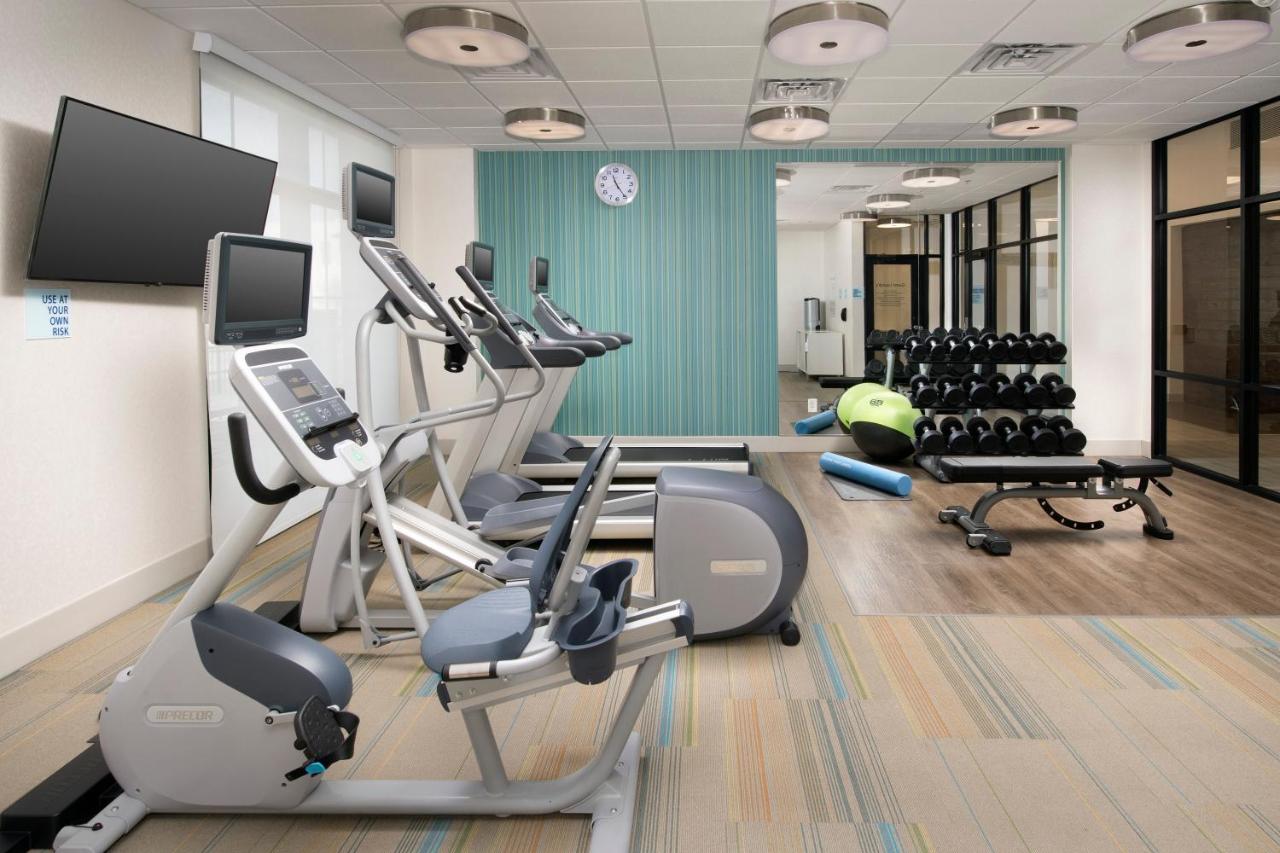 | Holiday Inn Express & Suites - North Brunswick, an IHG Hotel