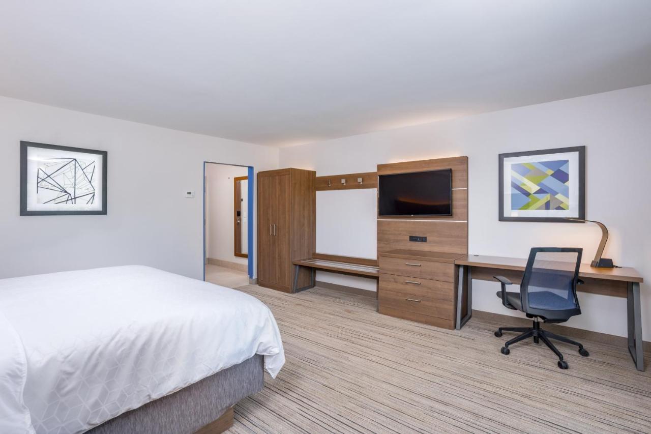 King Room - Hearing Accessible - Roll-in Shower at Holiday Inn Express & Suites Elkhart North by IHG