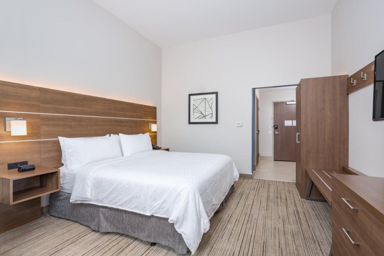 King Room - Hearing Accessible/Non-Smoking at Holiday Inn Express & Suites Elkhart North by IHG
