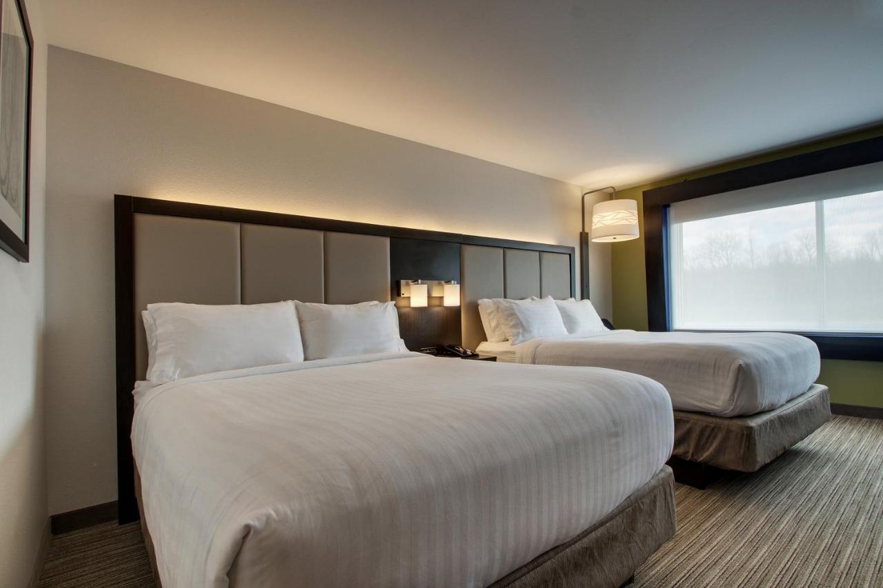 Room with Two Beds - Hearing Accessible - Non-Smoking at Holiday Inn Express & Suites Mount Vernon by IHG