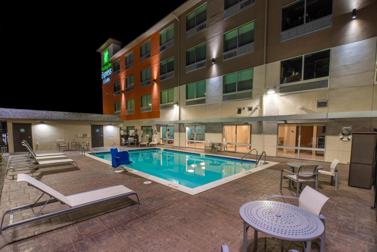 | Holiday Inn Express & Suites - Moses Lake, an IHG Hotel