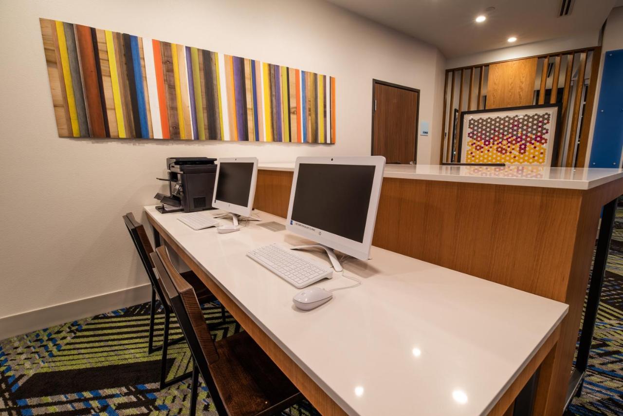 | Holiday Inn Express & Suites - Moses Lake, an IHG Hotel
