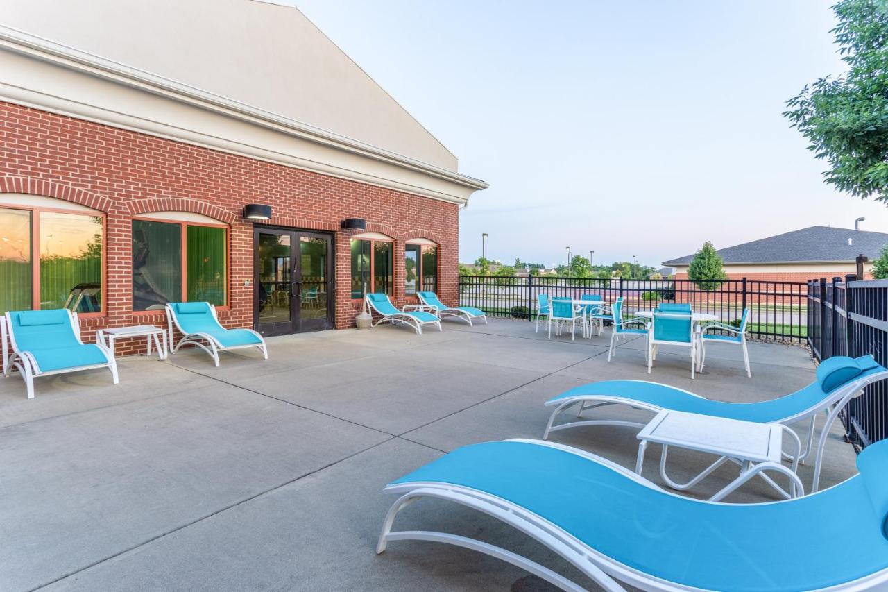 | Holiday Inn Express Hotel & Suites Shiloh/O'Fallon, an IHG Hotel