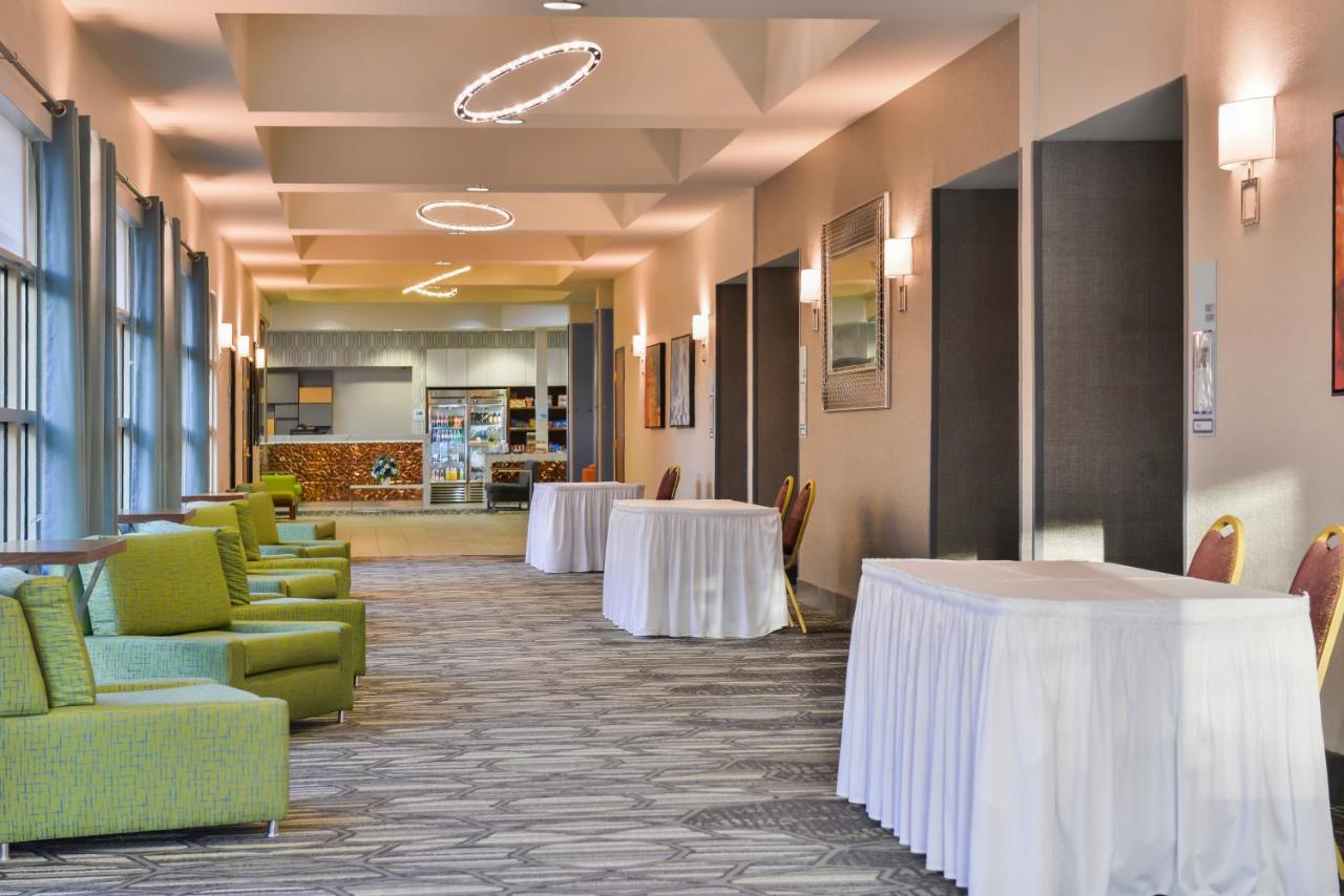 | Holiday Inn Express & Suites Elk Grove Central - Hwy 99, an IHG Hotel