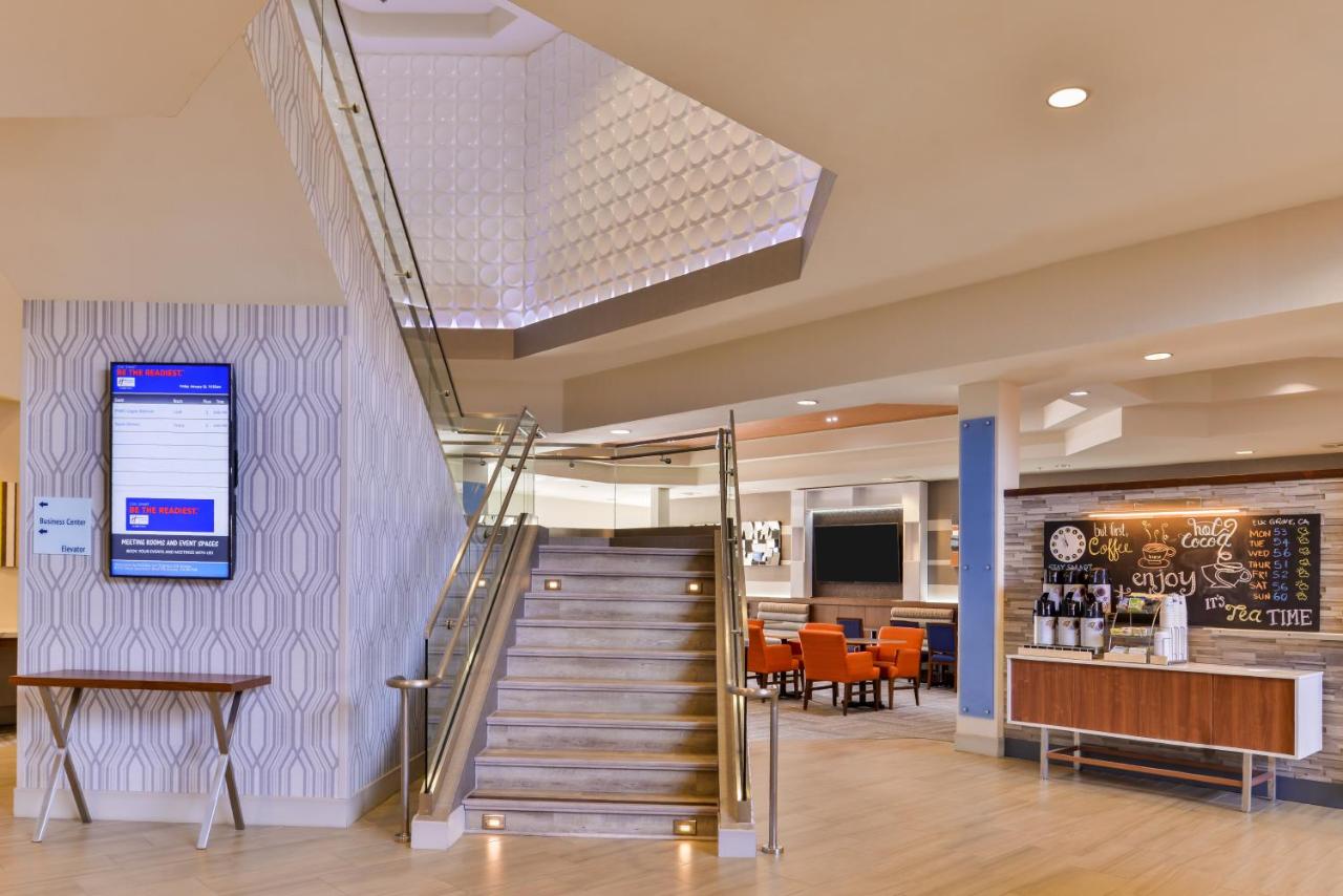 | Holiday Inn Express & Suites Elk Grove Central - Hwy 99, an IHG Hotel