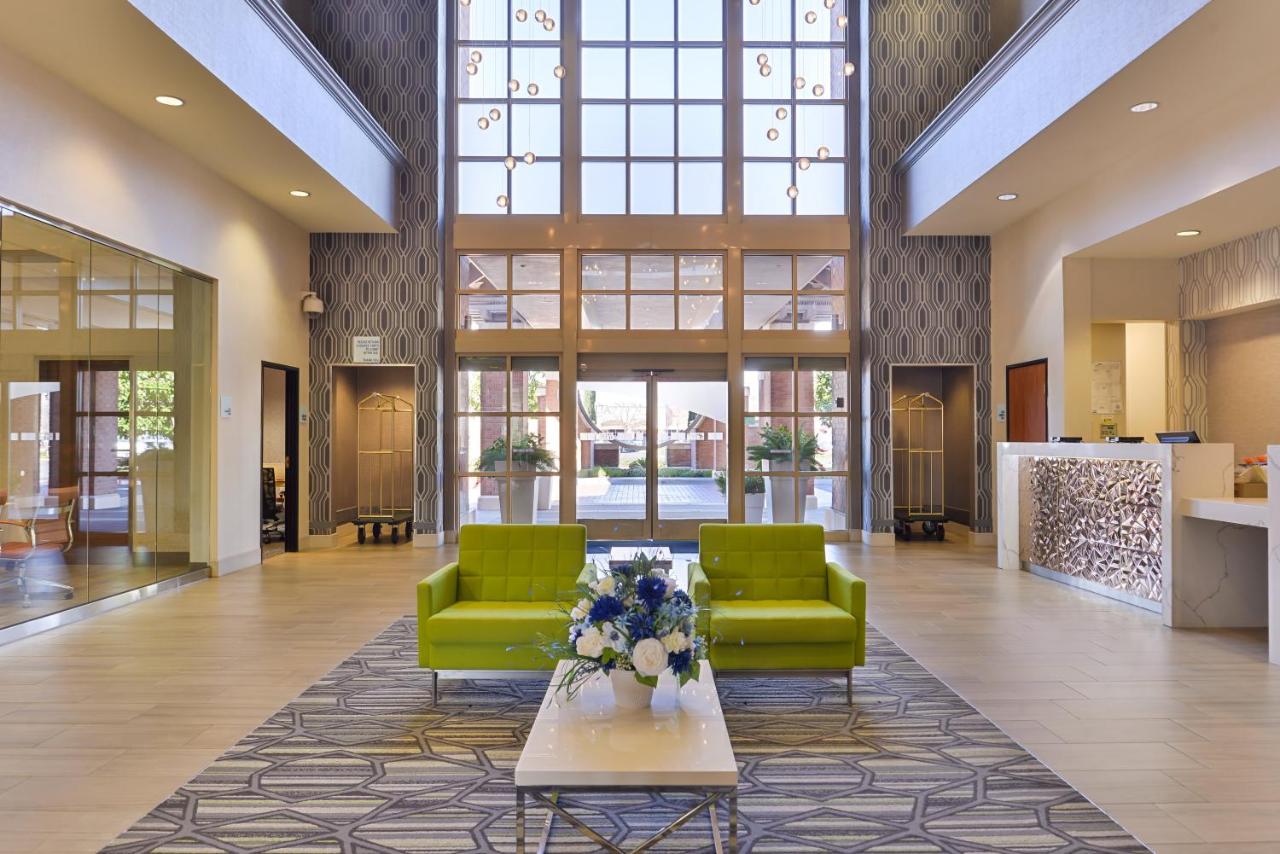 | Holiday Inn Express & Suites Elk Grove Central - Hwy 99, an IHG Hotel