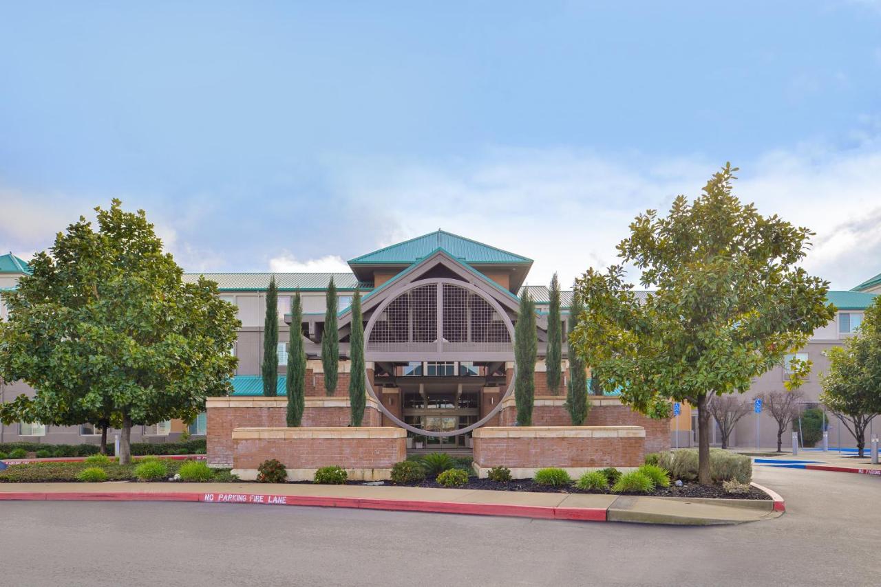 | Holiday Inn Express & Suites Elk Grove Central - Hwy 99, an IHG Hotel