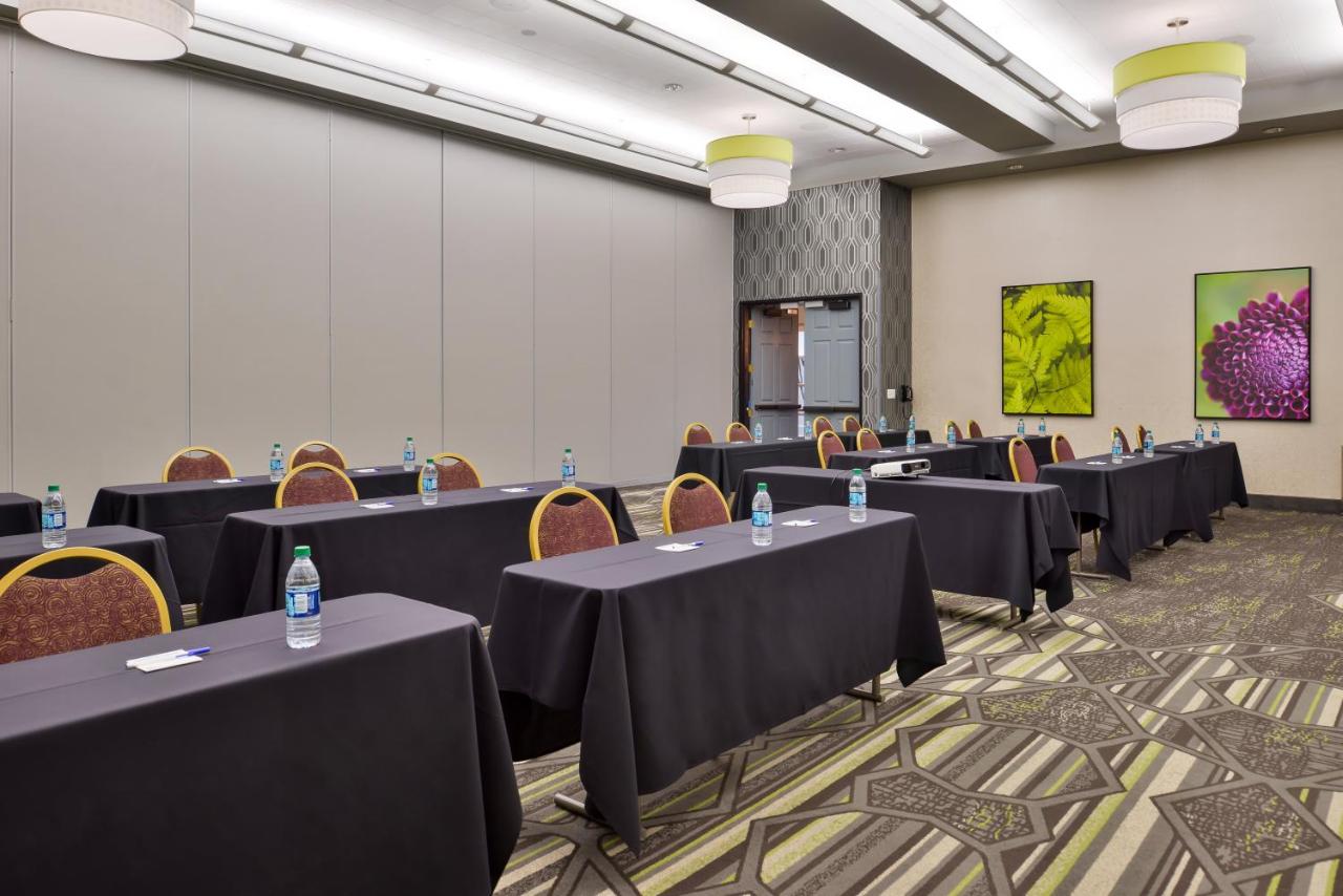 | Holiday Inn Express & Suites Elk Grove Central - Hwy 99, an IHG Hotel