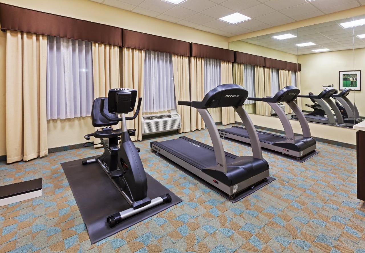 | Holiday Inn Express & Suites Victoria, an IHG Hotel