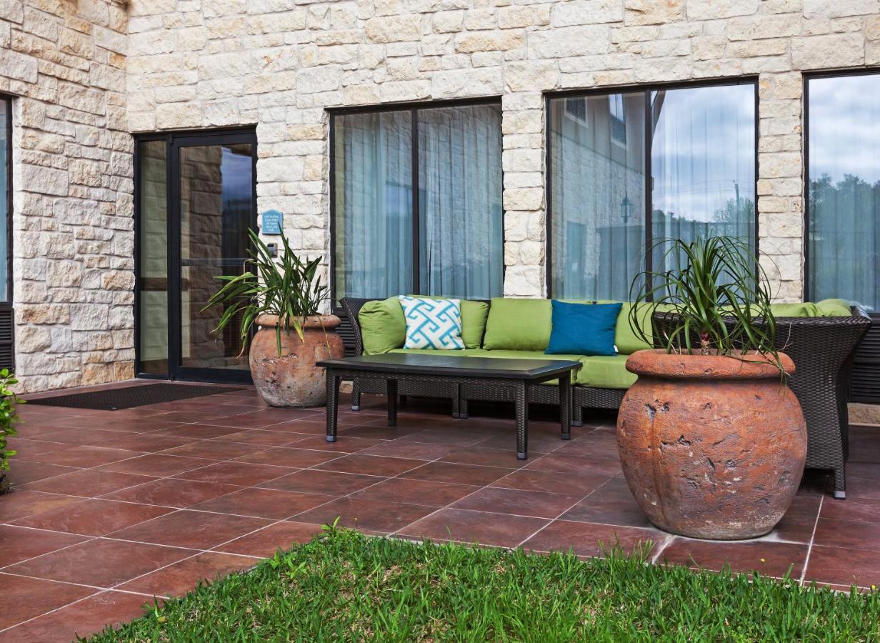 | Holiday Inn Express & Suites Victoria, an IHG Hotel