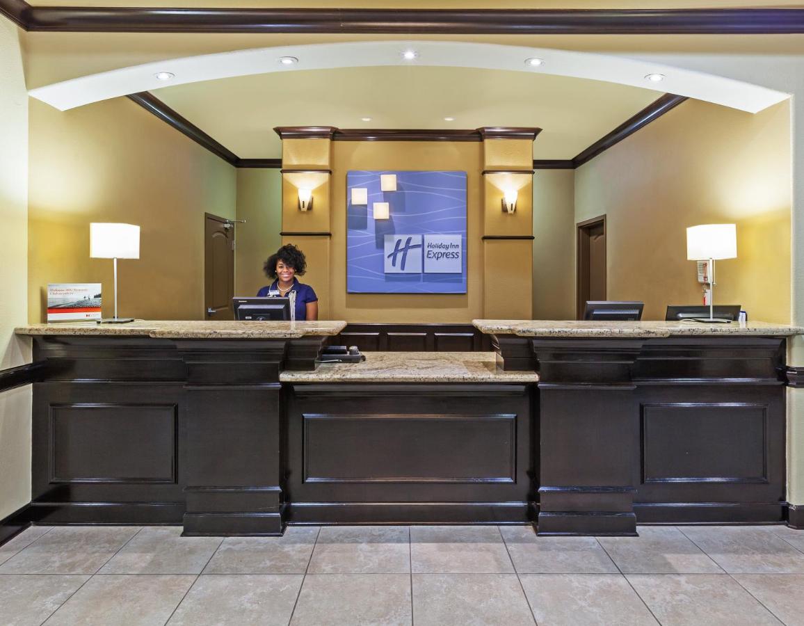 | Holiday Inn Express & Suites Victoria, an IHG Hotel