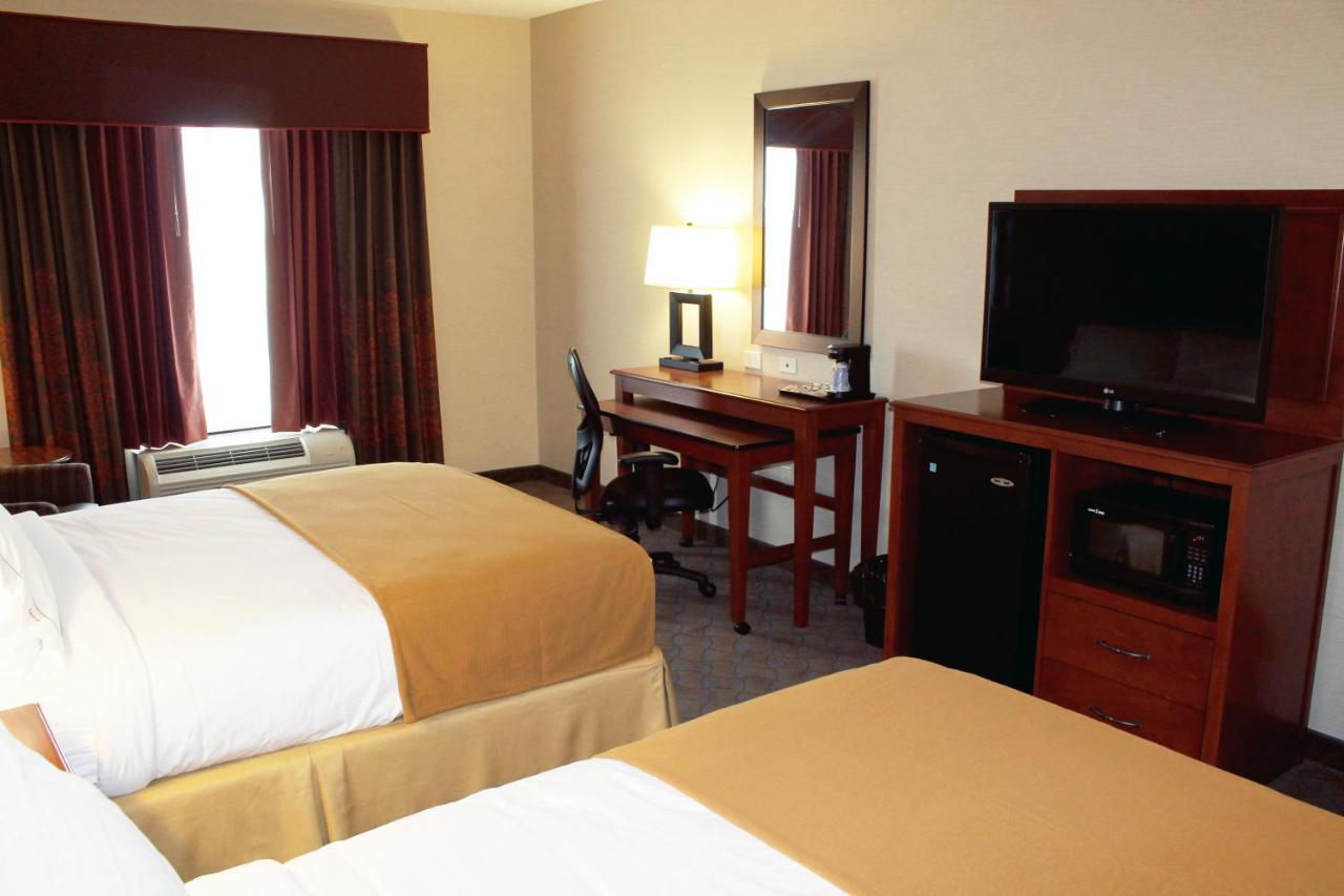  | Holiday Inn Express Hotel & Suites Paducah West